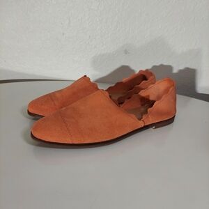 Klub Nico Georgette Orange Suede Scalloped Edge Slip On Flats Women's Size US 9